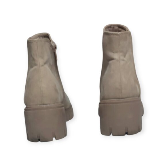 Madden NYC Womans Ankle Boots Tan Suede-like Fabric Size 7 Lug Sole 2.5 in Heel - Picture 8 of 9